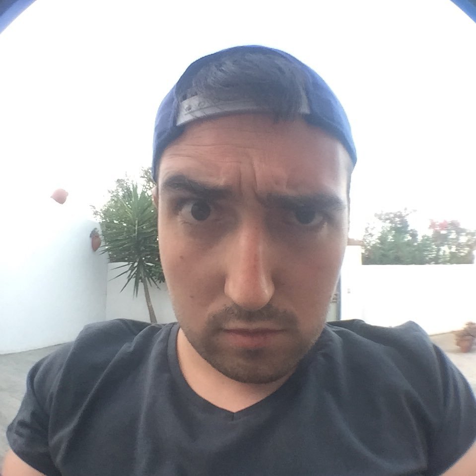 davidsangom's profile picture. Teleco en procedimiento. Futbolista frustrado. Actor menospreciado