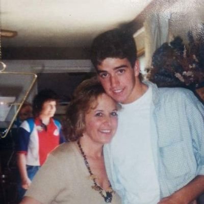 Retired teacher. Taught Spanish, French, German, Latin and Social Studies.
Love to travel, read, swim, spend time with my family! Proud Trump supporter !