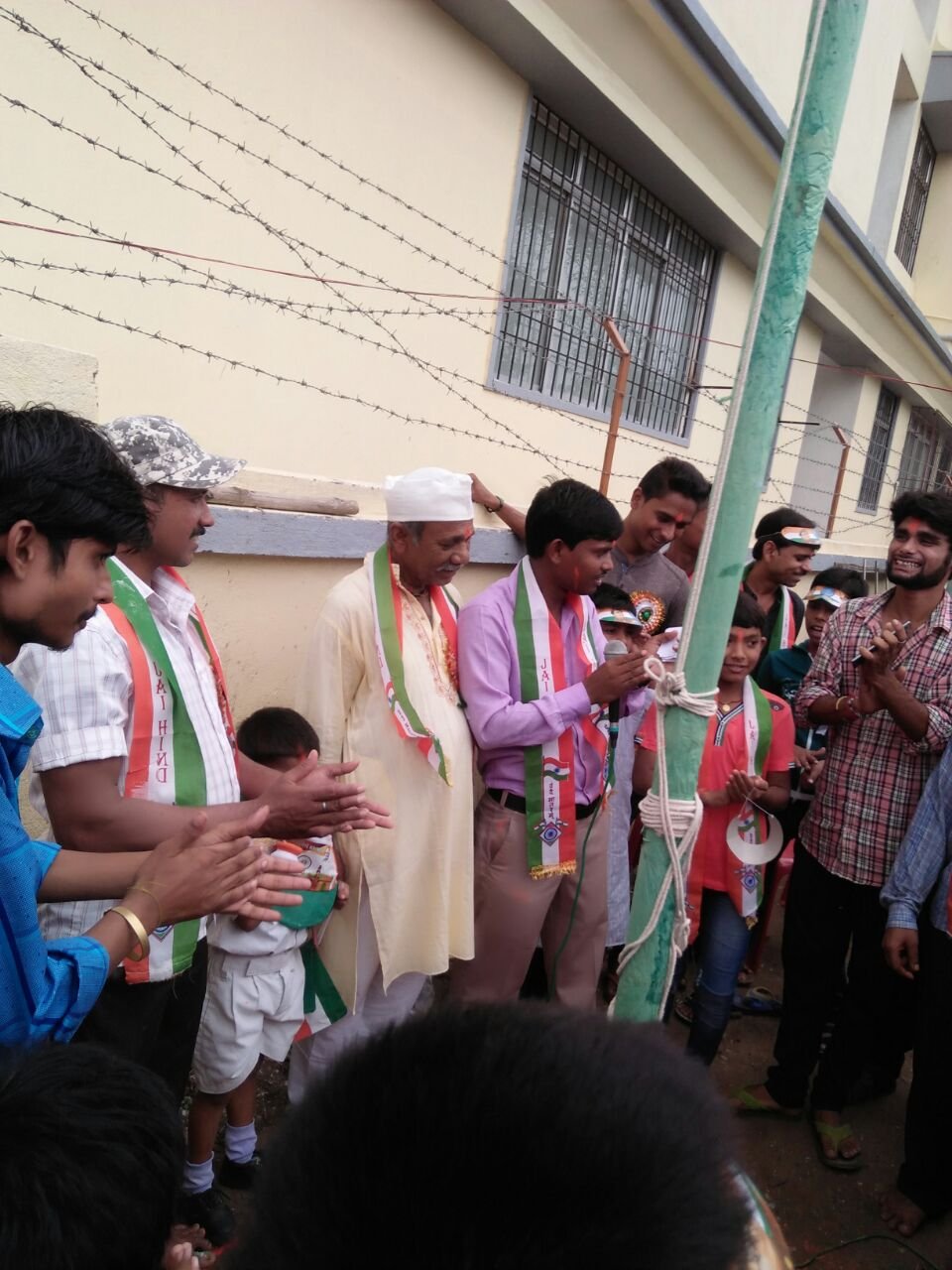 dkraag1's profile picture. दिल की यह तमन्ना है!
      भारत का नाम रोशन करना है!!