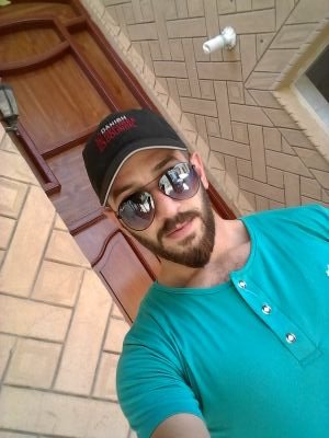 وتمضي لايام