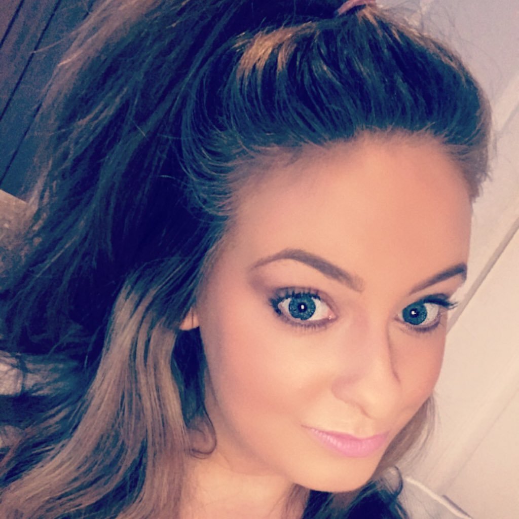 Laur_Pountney10's profile picture. Don’t wanna wake up one day wondering where did it all go... ✨