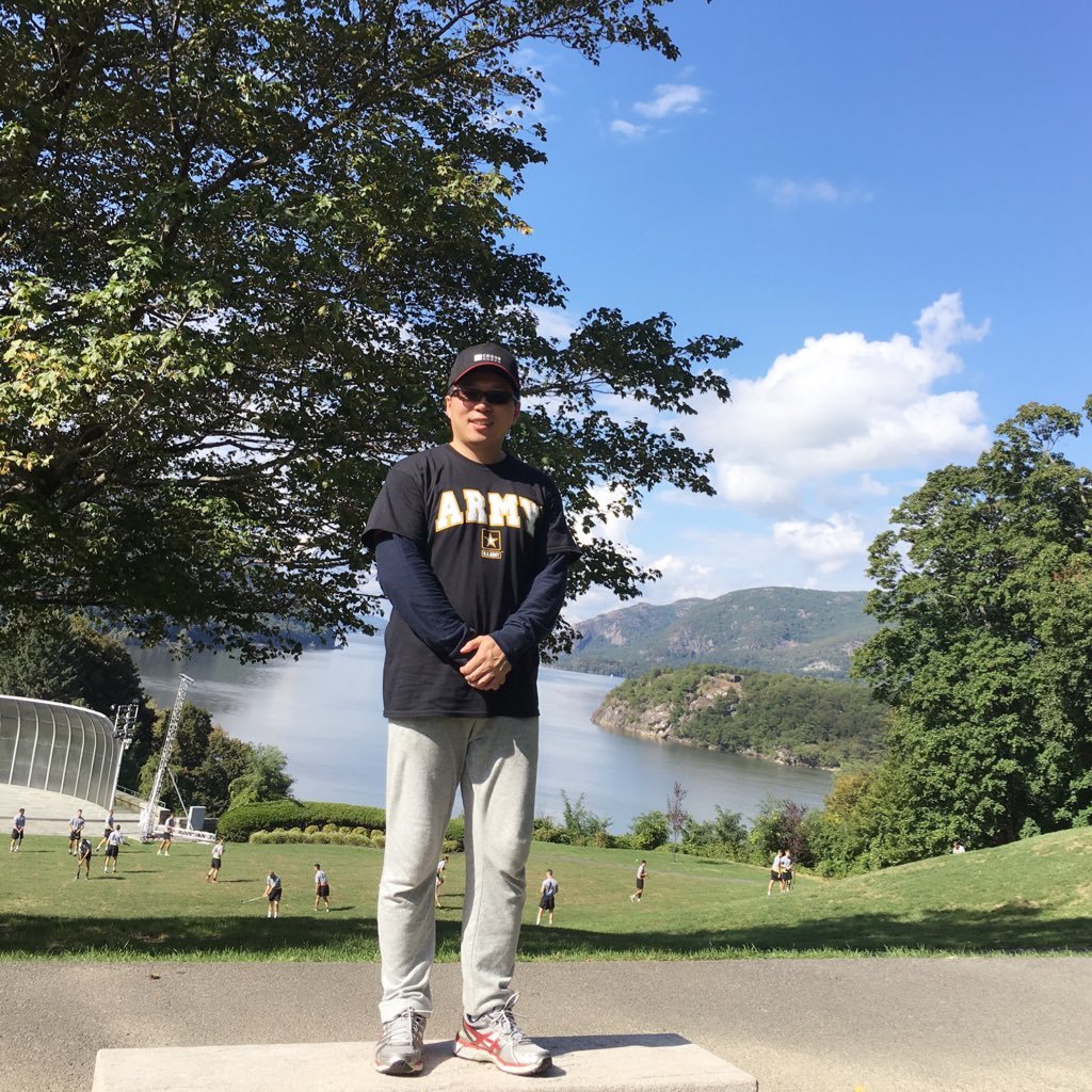 A Chinese live in China. Have been to several countries. 我屏蔽傻子
