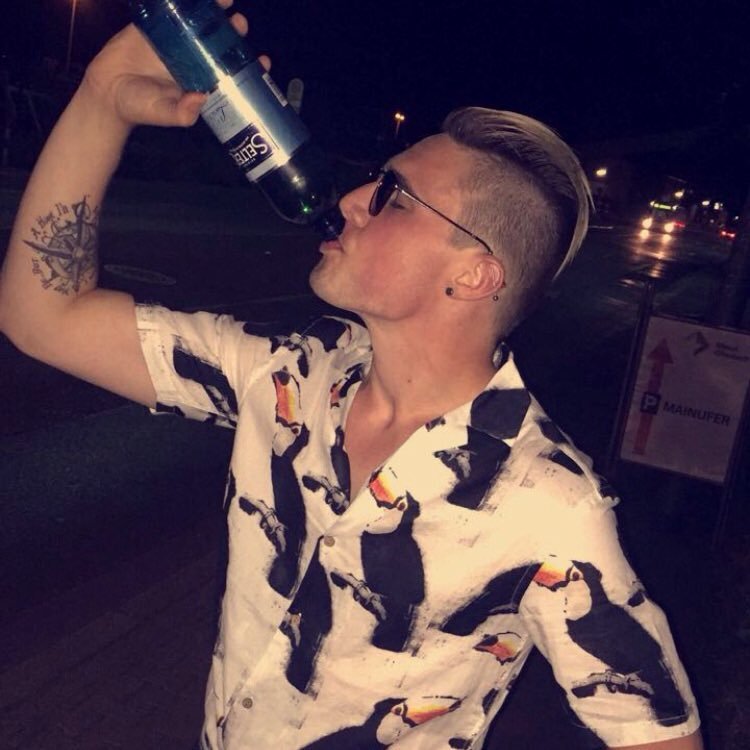 Ryhalder's profile picture. Didn't they tell you I was savage?