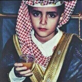 Y900y's profile picture. الضمير صوت هادئ يخبرك بأنّ أحداً ما ينظر إليك.