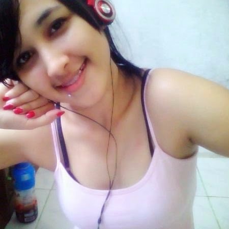 riska52498400's profile picture. 