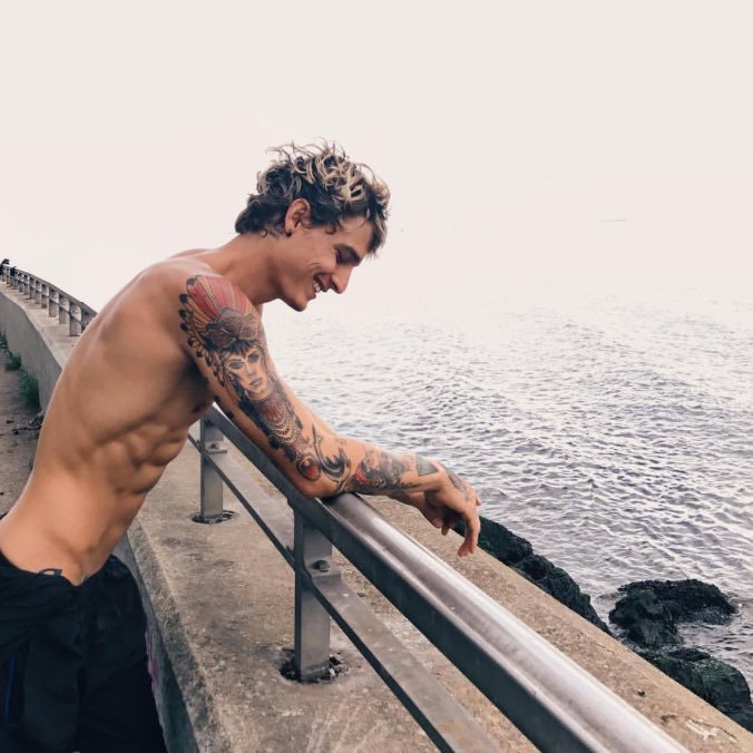 drago_mir's profile picture. behind every exquisite thing that existed, there was something tragic.