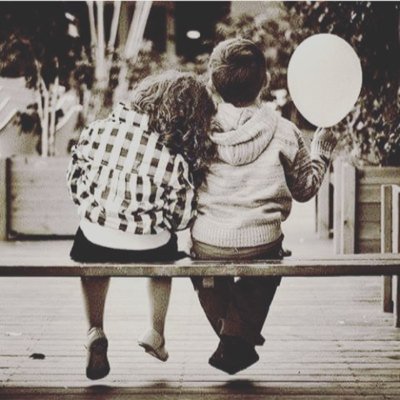 اعتدنآ ان تكون من الناس قريبين جدا ، وغفلنآ عن قرب الوالدين ! يارب ارزقنآ برهم 💜 ..