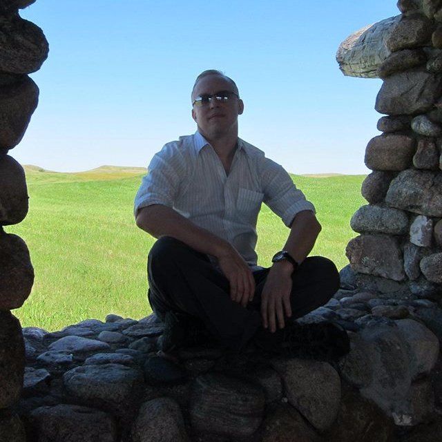 Dvaytw's profile picture. Father. 20+ years ESL teacher. Alarmed about climate. Enthusiast of: Bachata & Salsa; MMA; meditation; parenting; guitar playing; scuba; ant-keeping; history.