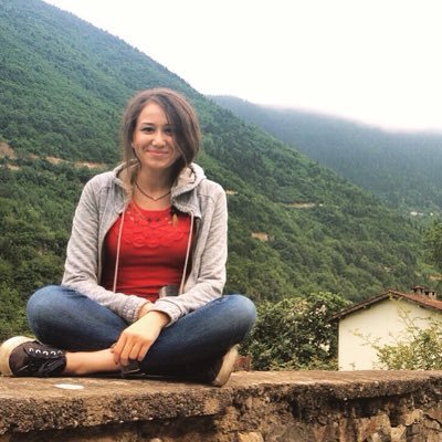 GulcihanYlknc's profile picture. Kokoreç ve rakı gibiyim, ya seviliyorum ya da hiç sevilmiyorum.