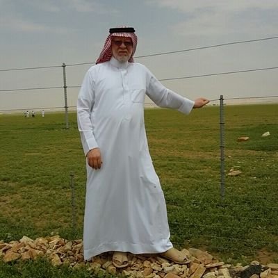 معلم ومهتم بالتربية الذاتية وبناء الشخصية والقضايا الاجتماعية ومتذوق للشعر الجميل