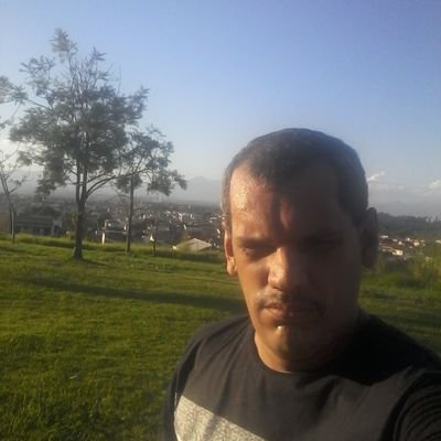 a procura de novos amigos, e manter os que já tenho.