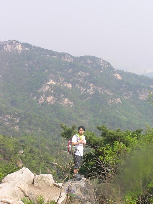 등산을 좋아하고 로맨스를 꿈꾸며 멍 때리기를 잘 하는...