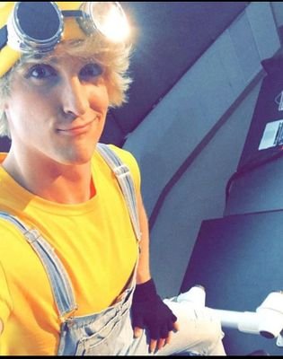 iamlarissa11's profile picture. I'm a teen who loves eating food while watching YouTube videos😂