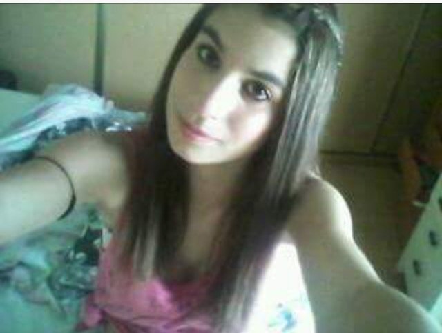 Soy morena , mido 1,60 cm , soy simpática y cariñosa , me gustan los animales