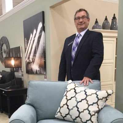 newtyq's profile picture. 