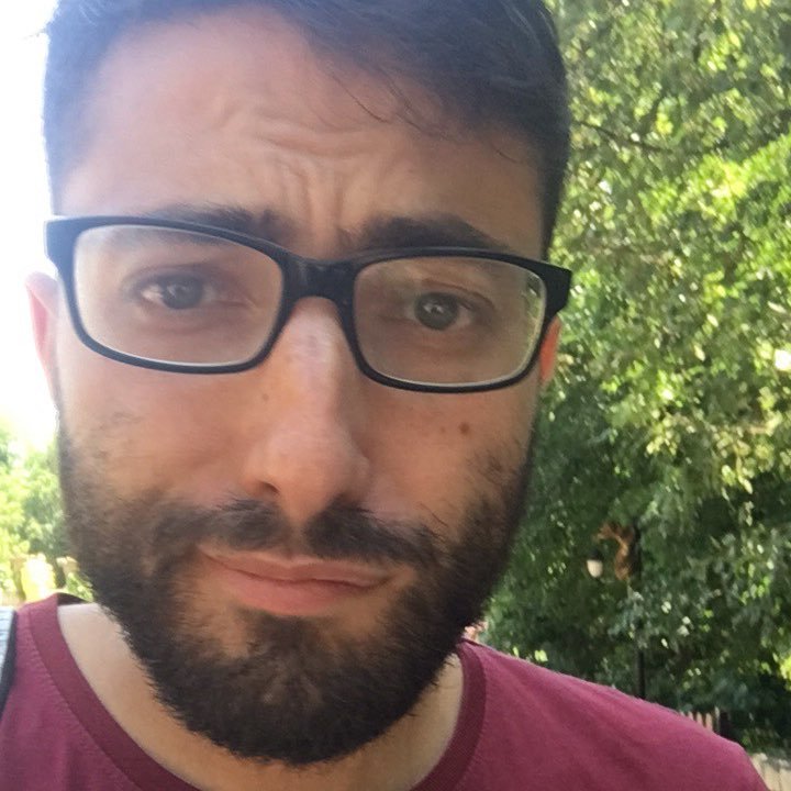 Luca,ecciù anni, queer...beh che altro dire(oltre che non sono clark kent)?sicuramente la pace nel mondo