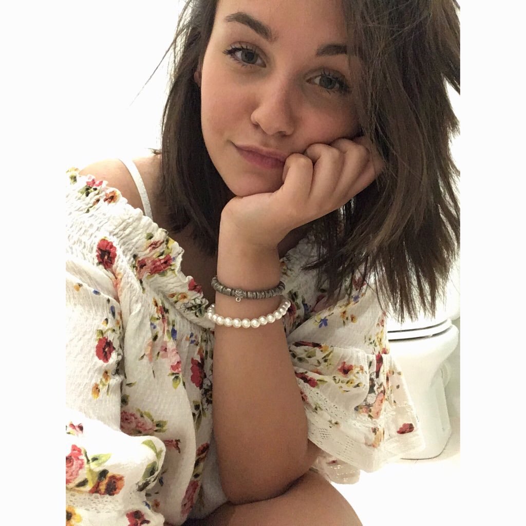 alessandrasty12's profile picture. 🦋