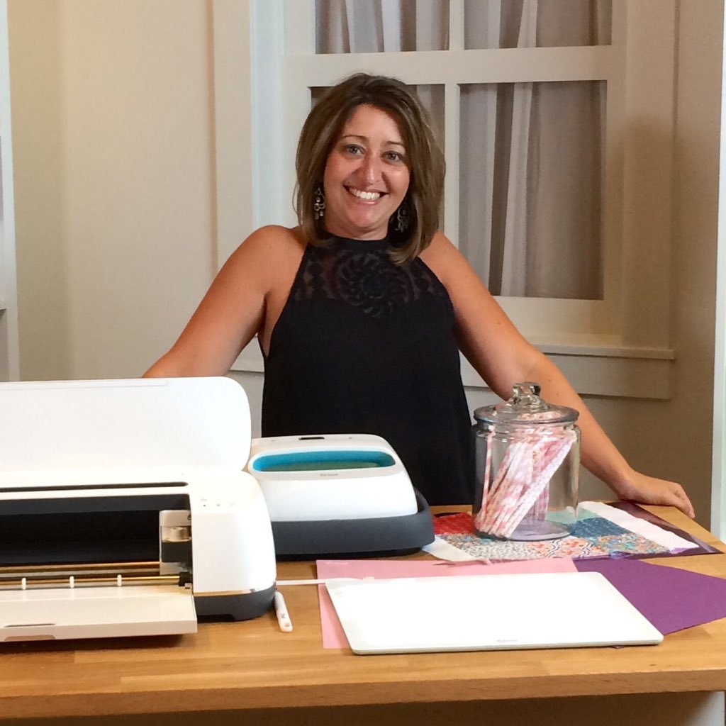 Stationery Designer + Brand Stylist | Helping you create magical memories out of ordinary moments. Let's collaborate!