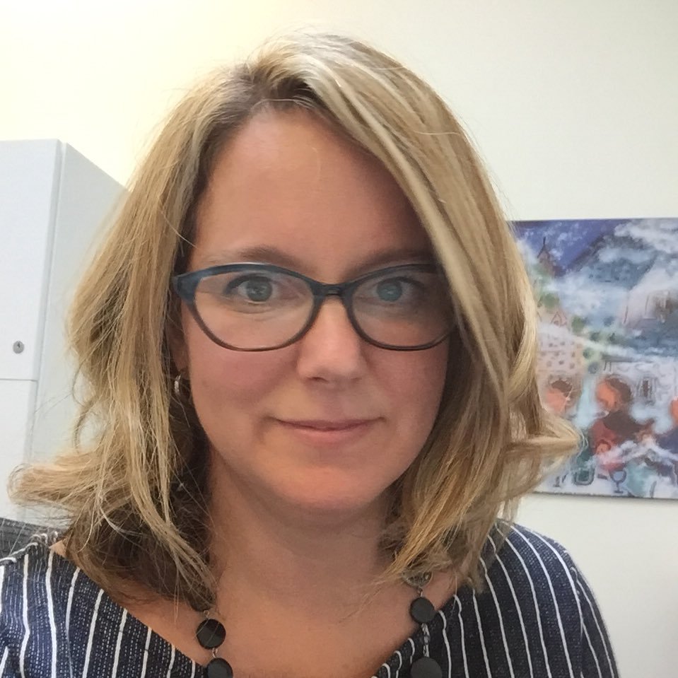 Maman et avocate, je suis l'actualité et la politique, j'aime le hockey, la lecture, la musique et le soleil! Ce que je tweete n'engage que moi.