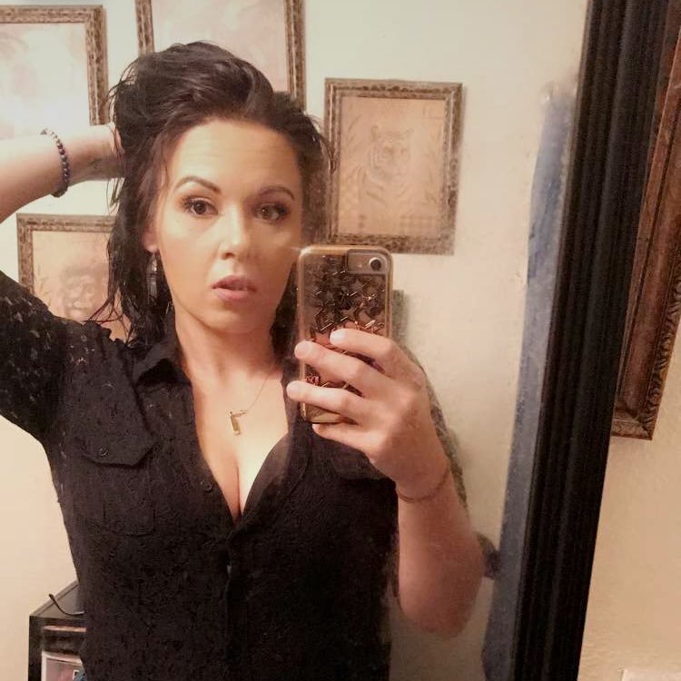 spanishcole45's profile picture. Mom of 3 boys that play every sport ⚽️🏀🏉⚾️ 2 jobs ✈️💵 makeup junkie 🛍🛍 l 💄 living life that I love