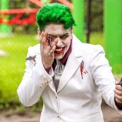 Pro SFX artist, one part of a cosplay duo with @noirfx__ . Known for my Joker cosplays. check out my linktree to help support us through KoFi, Amazon, etc.