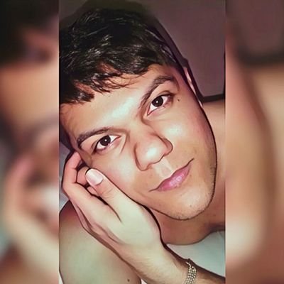 Pensador de plantão. Sempre procurando um porque. Movido a música, amores e vícios e paixões.