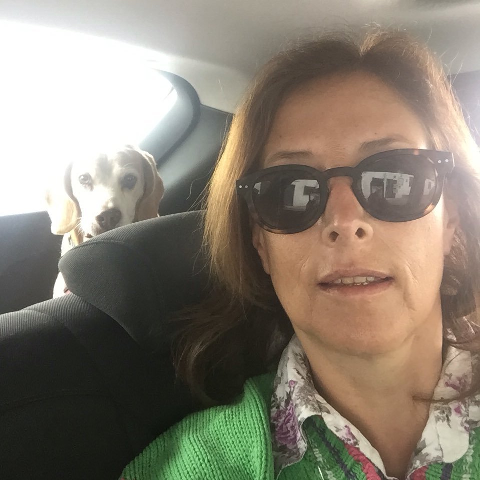 Me gustan mucho los perros y los gatos.Creo en los Angeles.Amo la vida