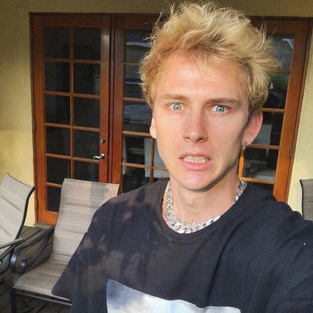 COSMlCBCBY's profile picture. bring blunts