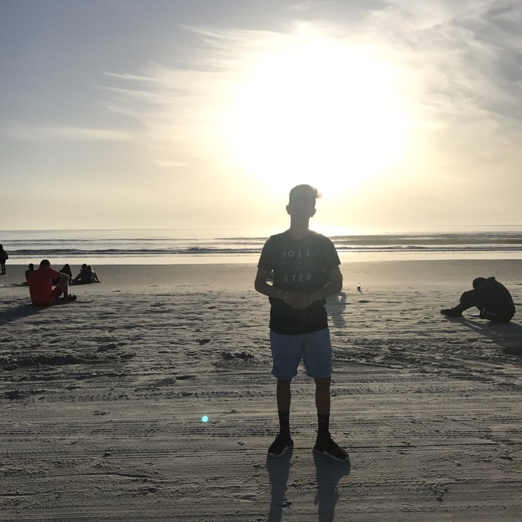 SantanaLeo17's profile picture. Christian 🙏🏼 April 9th 2017 ✝️,17, //gram-@itz.young.savage// 👻@youngsavage1611