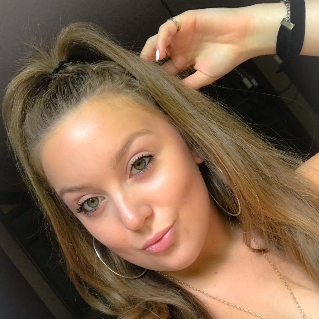 follow my Instagram @aashleyy_16