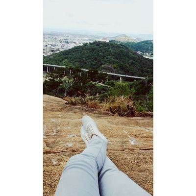 emspenh's profile picture. É que a gente quer crescer, e quando cresce quer voltar do início.
porque joelho ralado ainda doi menos que coração ferido.