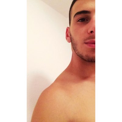 Arditxherahu11's profile picture. 🐝