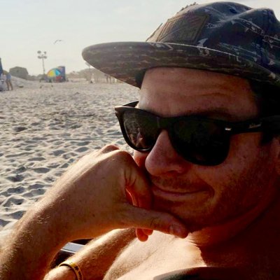 Director of Creative Strategy @ Doing Things. Lover of live music, the beach, @BrandNewArchive, Phish. Former @AnheuserBusch, @Scholastic. Views my own.