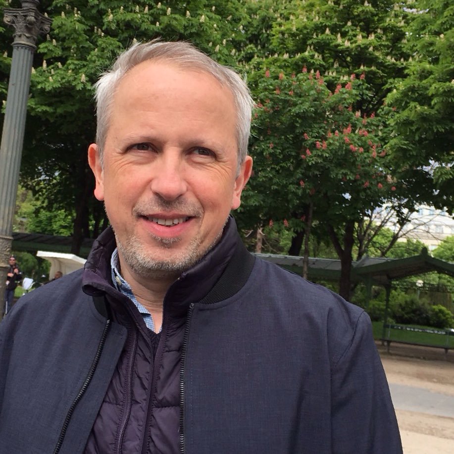 Journaliste - « Si tu penses que le monde tourne autour de toi, allonge toi, c'est sûrement une baisse de tension »