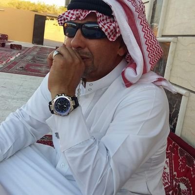 مؤسف
يقف على جهاز السير ساعتين لكي يخفف
من شحومه
ولا يقف بين يدي الله دقيقتين لكي يخفف من ذنوبه
صدق الله
وإنها لكبيرة إلا على الخاشعين