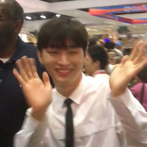 in this house we support all pd 101 boys!! |082017: JISUNG BLEW KISSES AT ME + DANIEL SMILED AT ME | side acc of @minhyukpiryohae