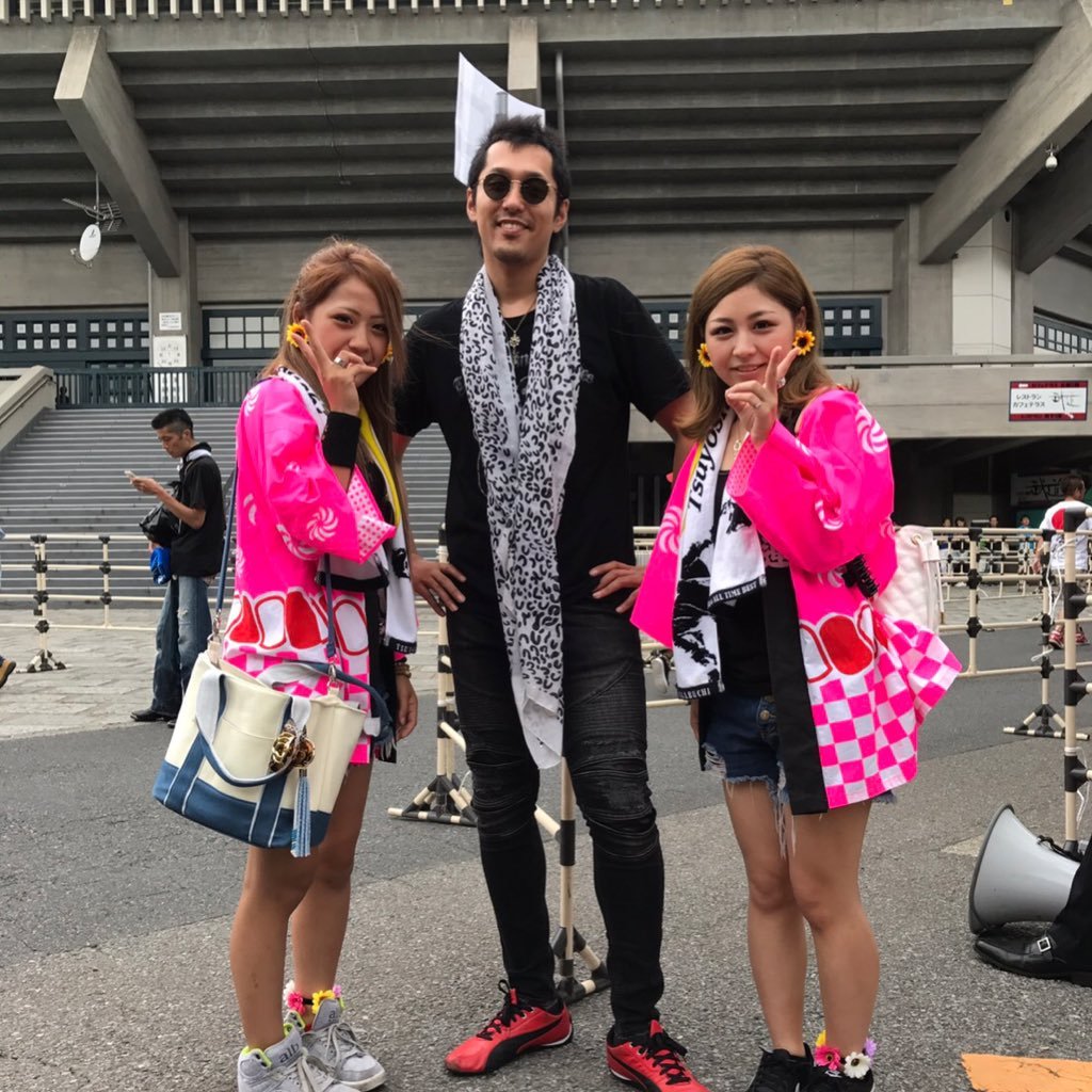 みほぴ 長渕専用枠 長渕剛に会うと色んな感情が込み上げてきて 何も話さなくても分かってくれる気がして心の中で剛 がここでわ強がらなくていいって言ってくれてる気がして涙が止まらなくなって昨日のライブわ剛の顔が見れないほど涙が出た 真っ直ぐ生き