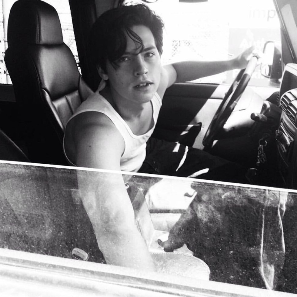 AlexMaxwellRPG's profile picture. Like a telescope I will pull you so close 'til no space lies in between.