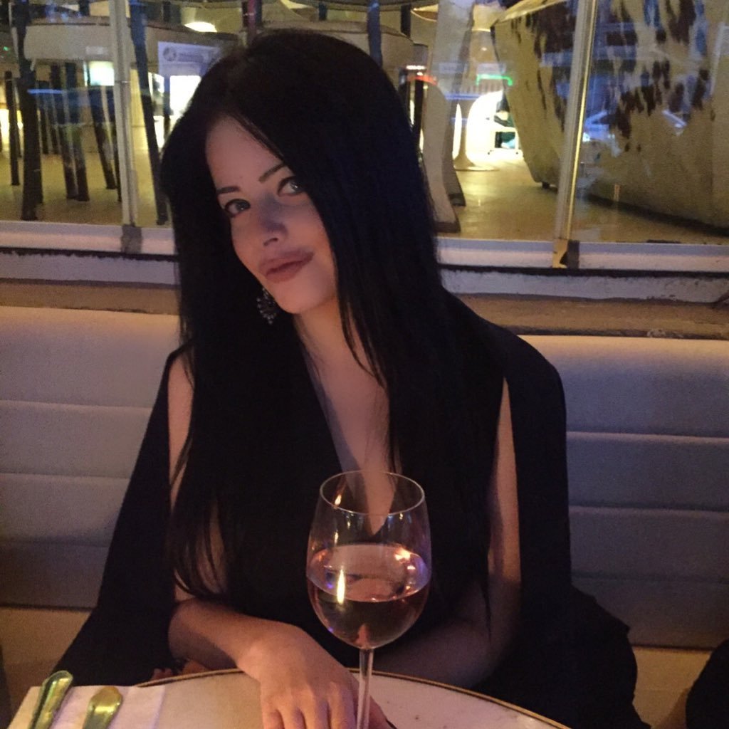 merveeseoglu's profile picture. based in athens🇬🇷because the universe is infinite💫