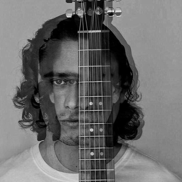 azenoficial's profile picture. Soy viajero en la vida, cazador de sueños, pirata en los mares de las noches inmensas y eternas de la imaginación, músico y poeta, bohemio de corazón.
