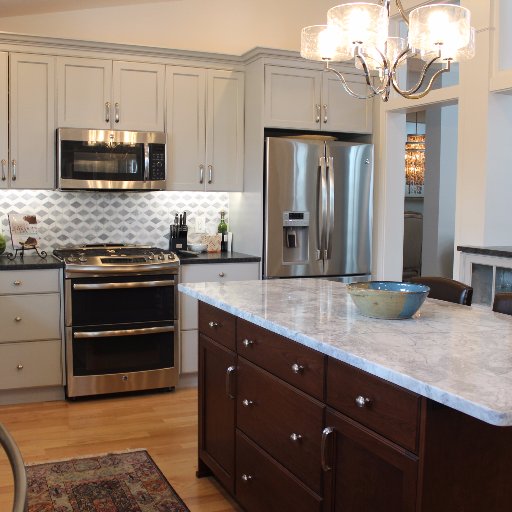 Kempsville Cabinets has been manufacturing high end, quality custom cabinets locally in the Hampton Roads area since 1979.