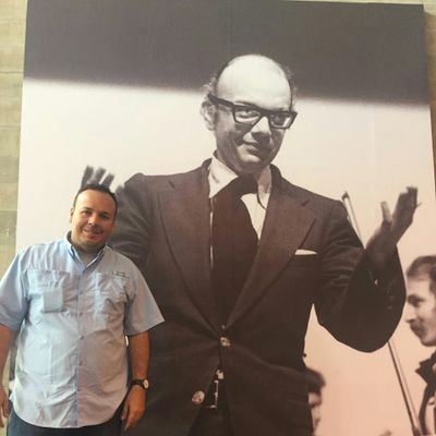 Músico, Director de orquesta, Productor de eventos, Amante del Vino y sus maridajes,
Venezolano en Argentina.