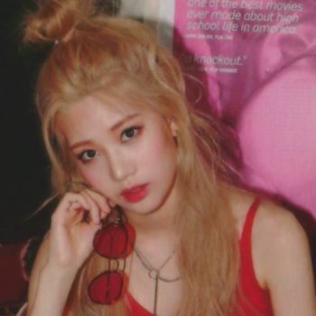 jinsoulr's profile picture. oh my god yes