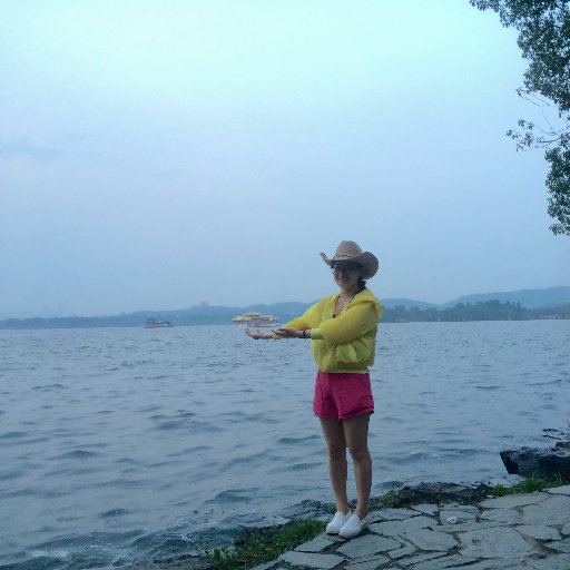 1241067664Ella's profile picture. 