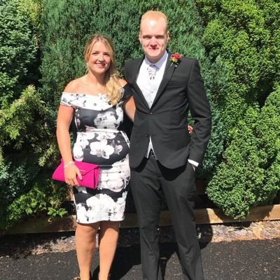 LlyrOwenJones's profile picture. Sosban fach yn berwi ar y tân.