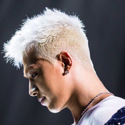 Yuyu Naooori Gdyb 私もヨンベのセンター分けは嫌いじゃないよ Ww似合ってると思う ライブの時はカチッと決めて最後濡れ髪が個人的にはベスト