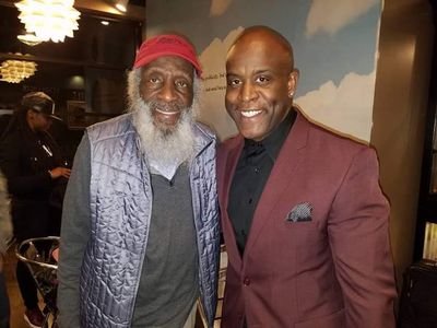 😀Award Winning Comedian. Def Comedy Jam Alumni. Stay tuned for my upcoming TV specials! Hear me on AM910 in DETROIT!😀