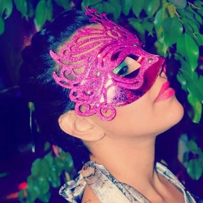 estricninah's profile picture. Pronomes: Valente / Uma enorme Gostosa