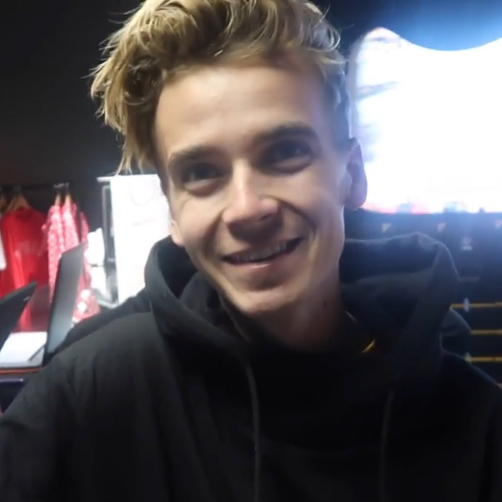 @Joe_Sugg - ''I really like your jacket by the way, it's like we're matching''
