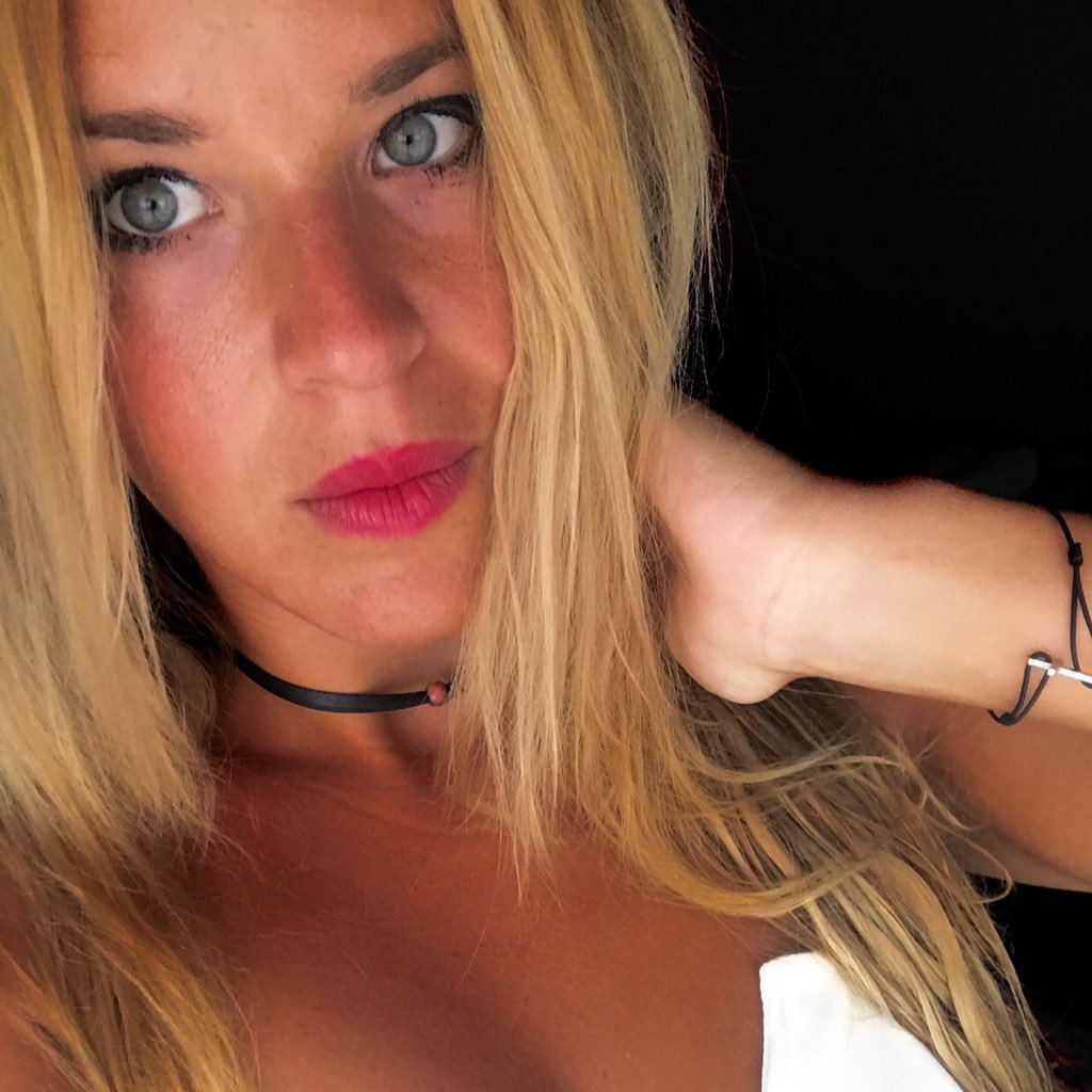 La chica que soñaba con una cerilla y un bidón de gasolina. Instagram: mambaa_negraa